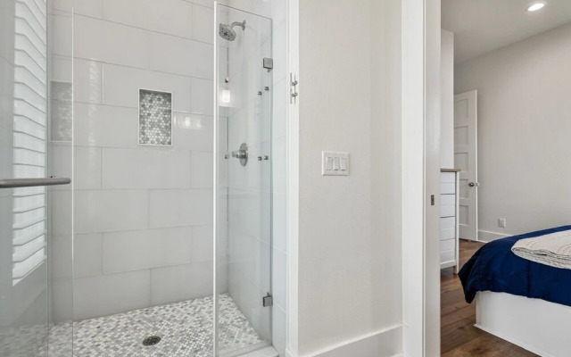 Tidewater 4 Bedroom Home by RedAwning