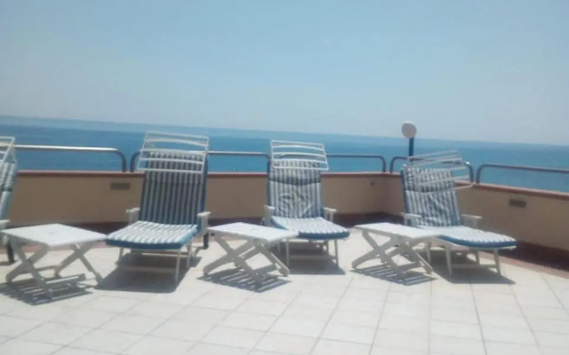 Appartamento Con Terrazza Sul Mare