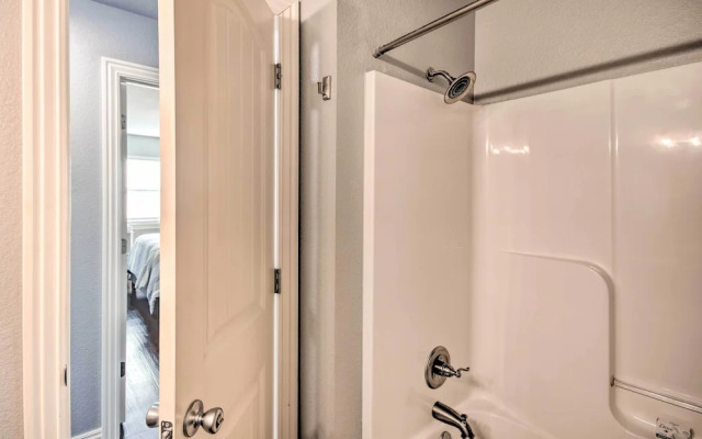 Cozy Duplex, Walk to Bentonville City Square!