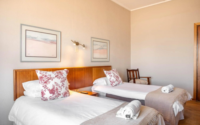 Karoo Country Inn Hotel