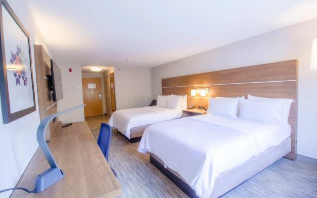 Holiday Inn Express & Suites Lincoln East - White Mountains by IHG