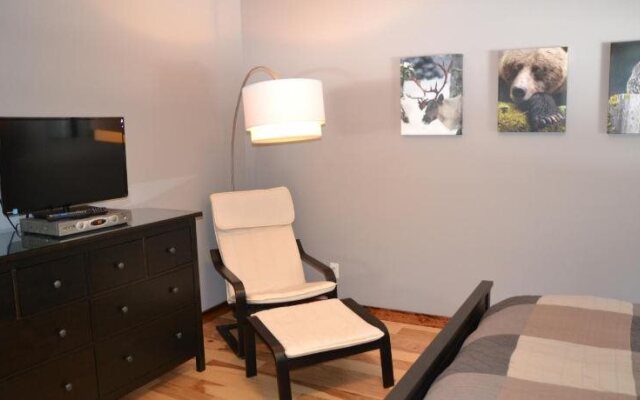 The Pines Bed & Breakfast, B&B