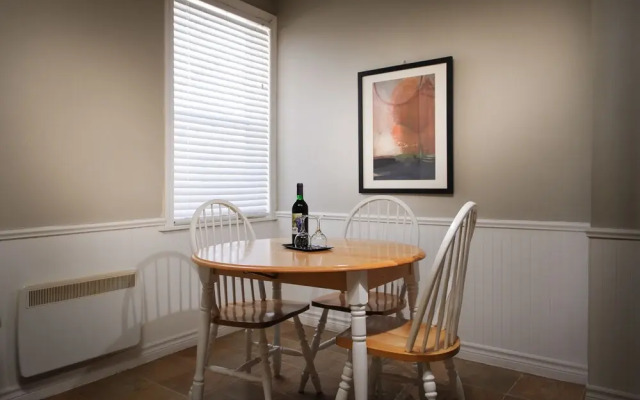Moncton Suites - 267 Universite Ave