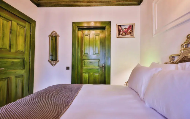 Emerald Mansion Hotel