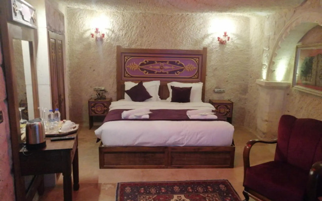 Solo Cave Suites