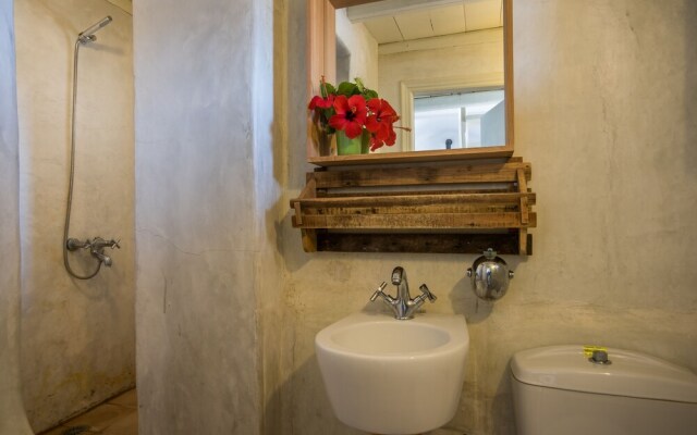 Elegant, laid-back and by the sea by VillaRentalsgr