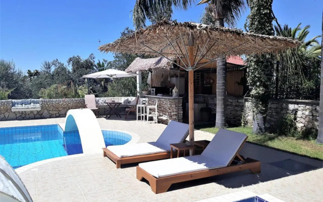 Luxury Country House in Kalamata / SP