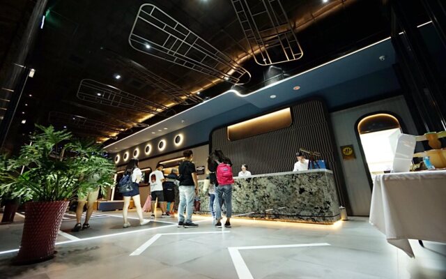 Explore Hotel
