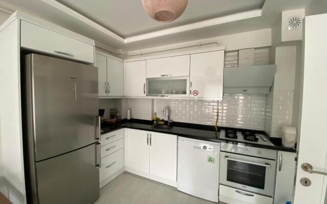 Lovely House With Balcony Near Lake in Sapanca