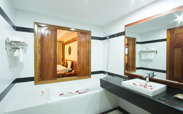 Royal Empire Hotel
