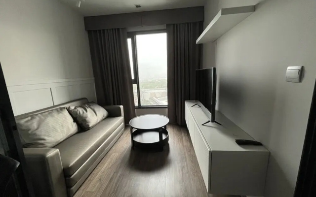 1 bed plus condo near JJ market