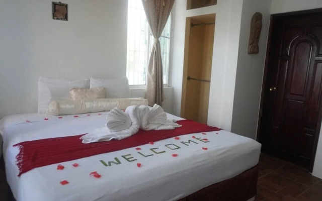 See Belize Waterside Sea View 2-bedroom Apartment w Balcony, Pool & Deck 2nd FL