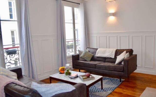 Central Marais-beaubourg 1 Bedroom Flat