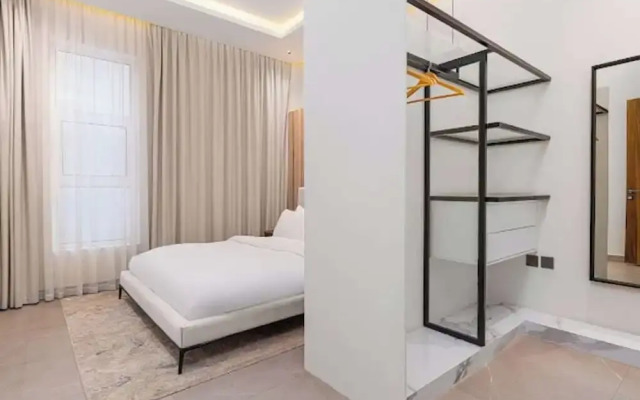 Luxurious 2-br Flat With Relaxation Space lll