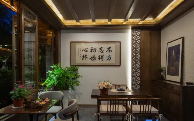 Bashilai Inn (Lijiang Ancient City Mufu Branch)