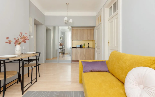 Sunny Studio Lwowska by Renters