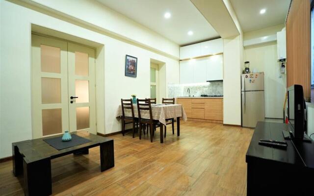 New Apartment Near Holiday Inn