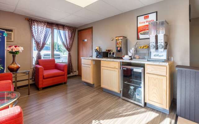 Econo Lodge Inn & Suites Escanaba North
