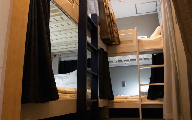 Onomichi Guesthouse Namiuchigiwa - Hostel