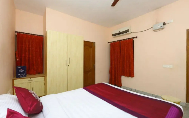 OYO 10098 Home Compact 1BHK White Town