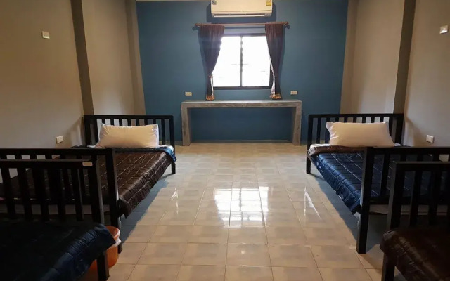 OYO 1147 The Moment Hostel