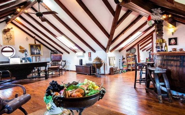 Authentic Dalmatian Hillside Escape With Pool, Sauna & BBQ