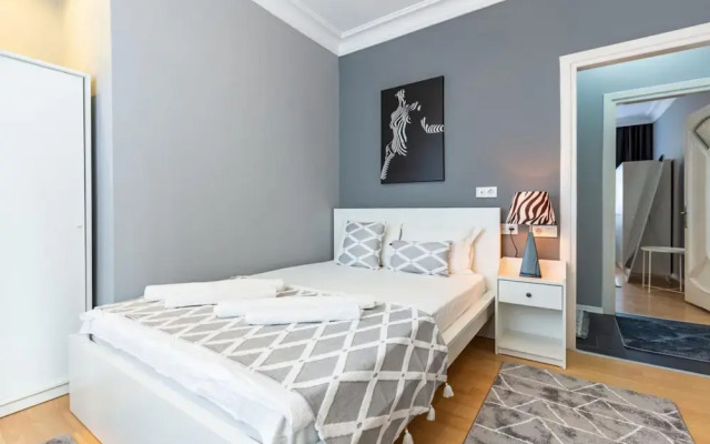 Spacious Apartment on Bagdat Street Kadikoy