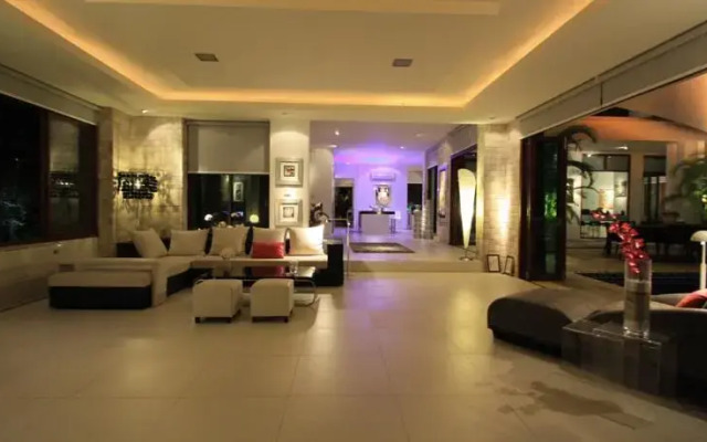 Phu Montra Mansion