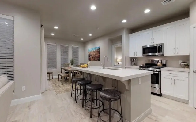 Arroyo Casita 4 Bedroom Townhouse by RedAwning