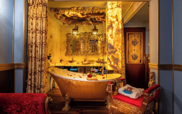 Hotel Pirates World
