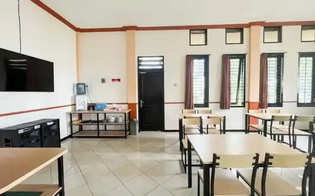 RedDoorz @ Jestro Guest House Batu