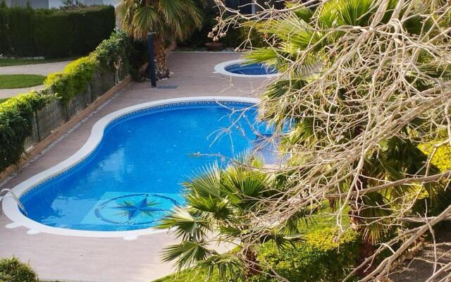 Apartment with 2 Bedrooms in Roses, with Pool Access, Enclosed Garden And Wifi - 2 Km From the Beach