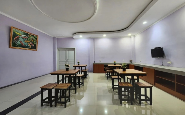 Urbanview Hotel Mutiara Persada Syariah Majalengka by RedDoorz