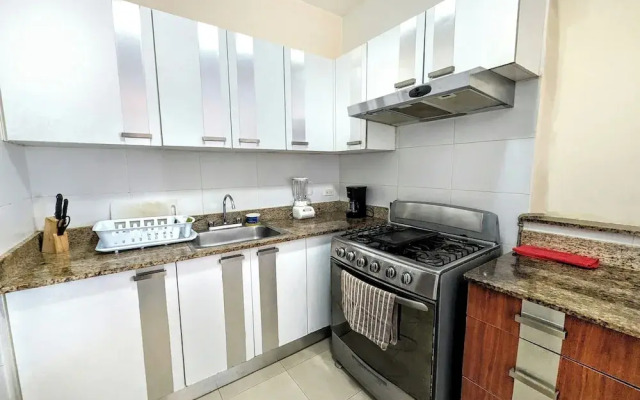 YC 701-C l Apartamento 2BR en av balboa