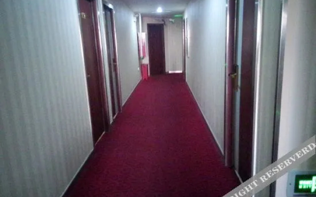 Urumqi Yaxin Express Hotel