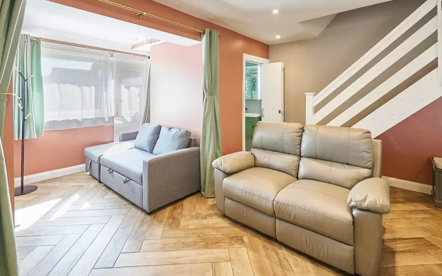 Host Stay Knights Manor Way