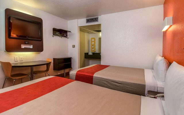 Motel 6 Carlsbad, CA Beach