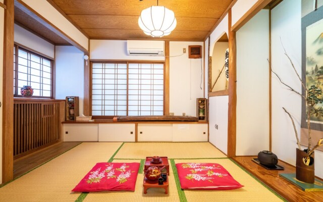 Villa Traditional Designer House Oyama