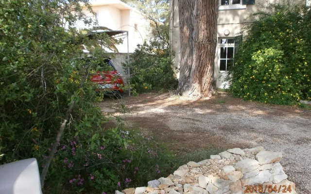 Studio équipé avec jardin+parking à la plage...