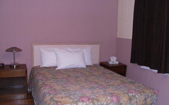 Hotel Bethel - Fort MacLeod, AB