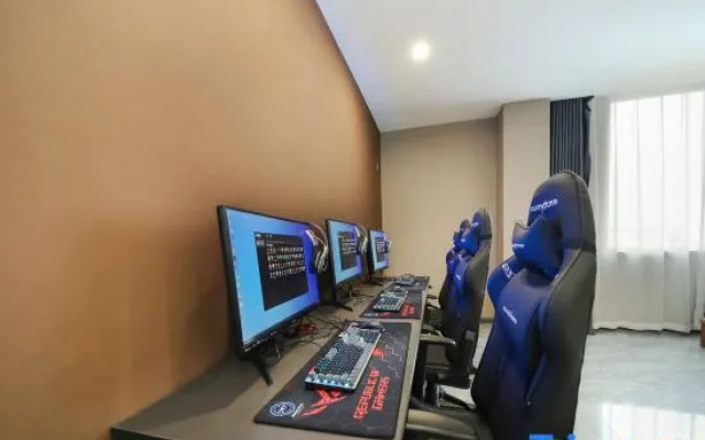 Pai Hotel (Xiangcheng Lianhua Avenue People's Park)