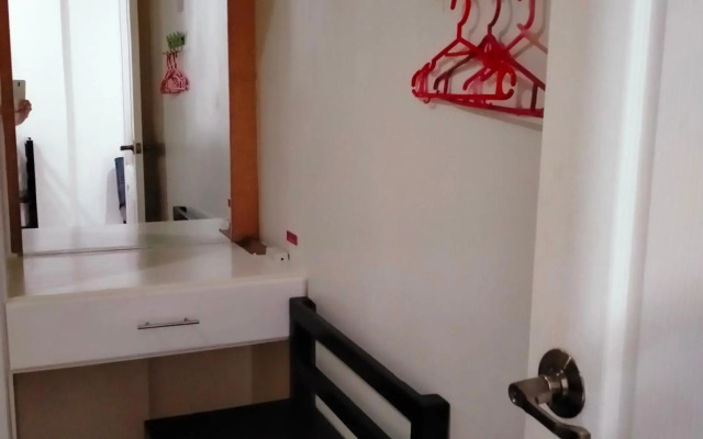 V.F. Riton Apartelle