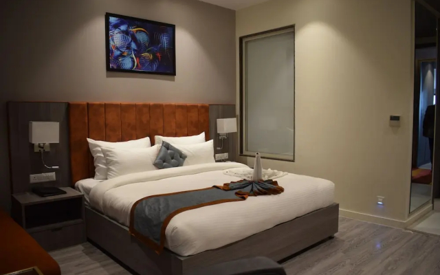 Hotel Deep Clarks Inn Lucknow