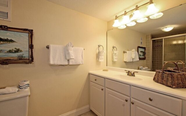 Shoreline 1095 Condo by RedAwning