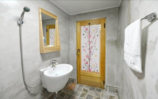 Jeonju Hongsi Hanok Guesthouse