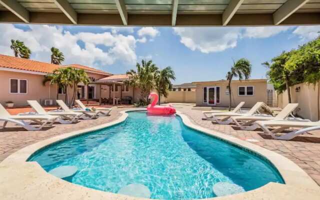 Spacious 6BR Villa w Pool Close2beach Sleeps 16