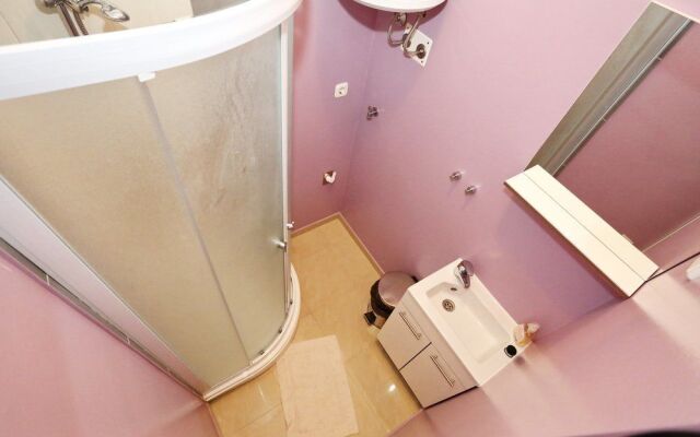 Feel Center Apartments.