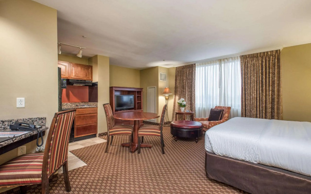 Arlington Court Suites, a Clarion Collection Hotel