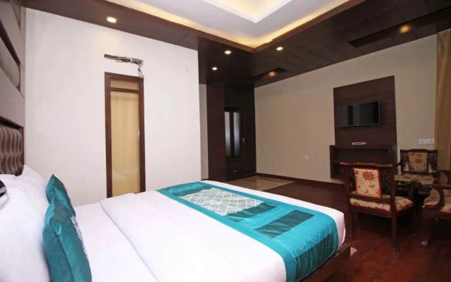 OYO Premium 093 Near St George College
