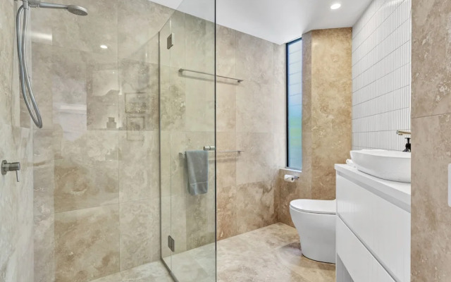 Exceptional Mooloolaba Beach Apt-Beach01